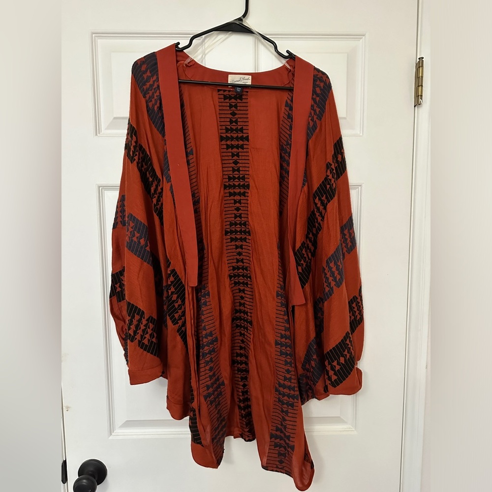 Universal threads kimono
